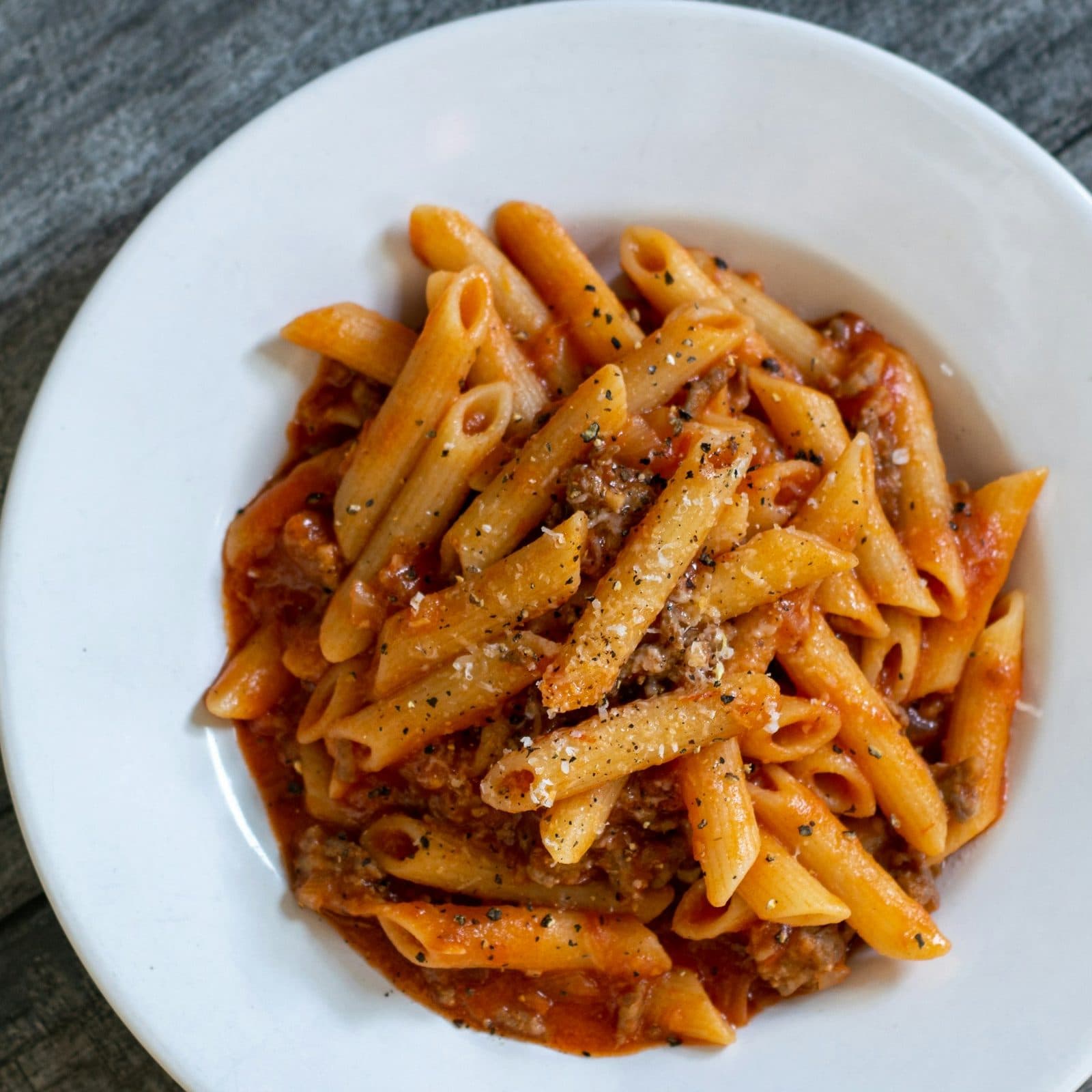 A plate of fettuccine in a cream sauce
